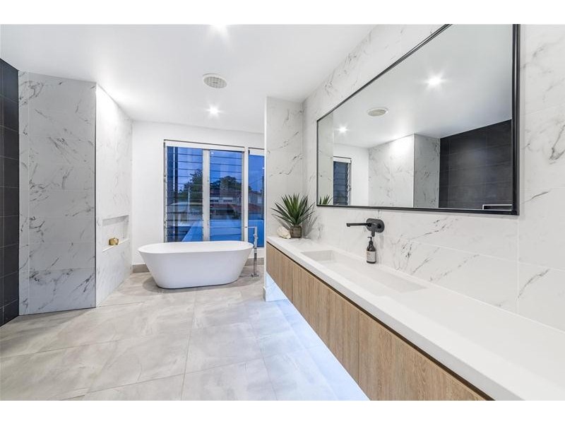 40 Parnki Parade, Palm Beach QLD 4221