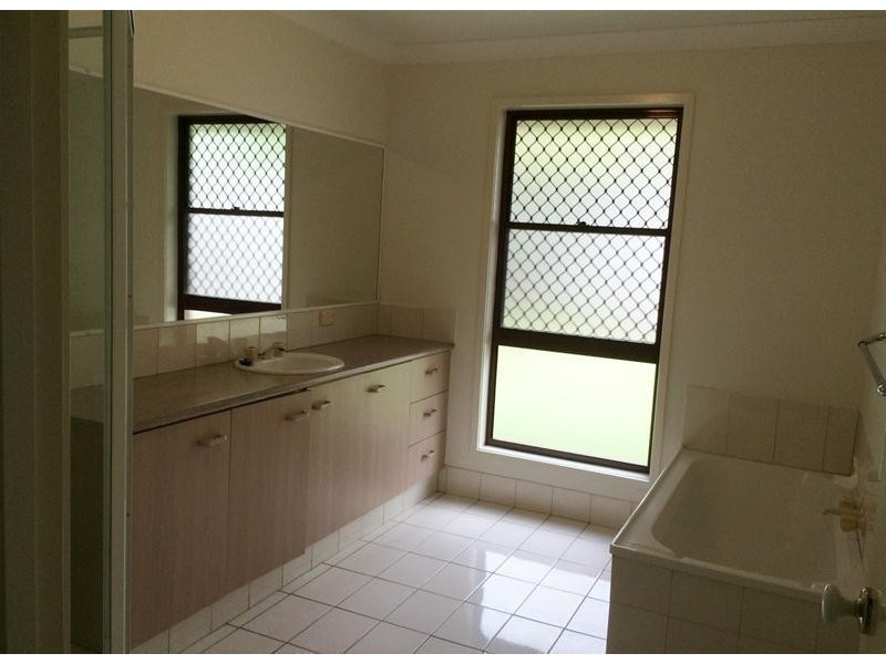 13 Goldvilla Drive, Elanora QLD 4221