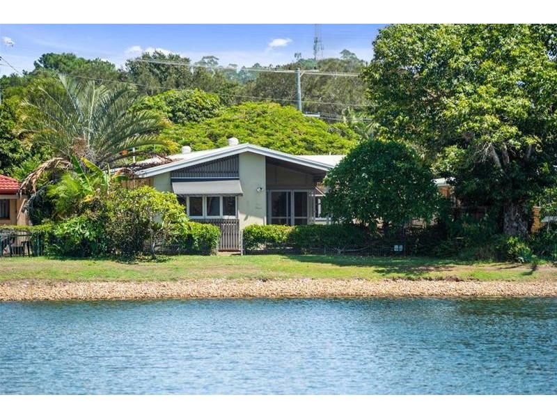 25 Tahiti Avenue, Palm Beach QLD 4221