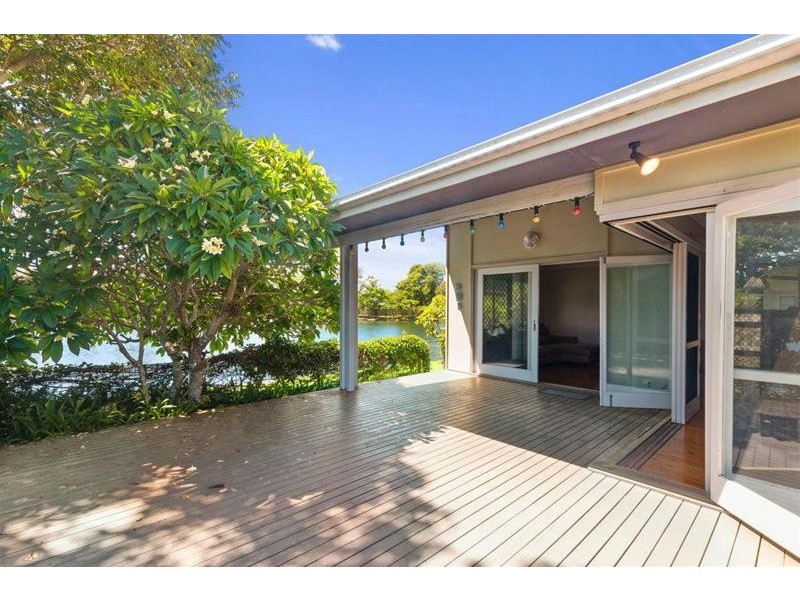 25 Tahiti Avenue, Palm Beach QLD 4221