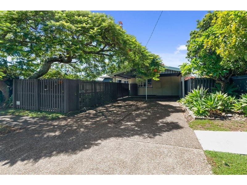25 Tahiti Avenue, Palm Beach QLD 4221