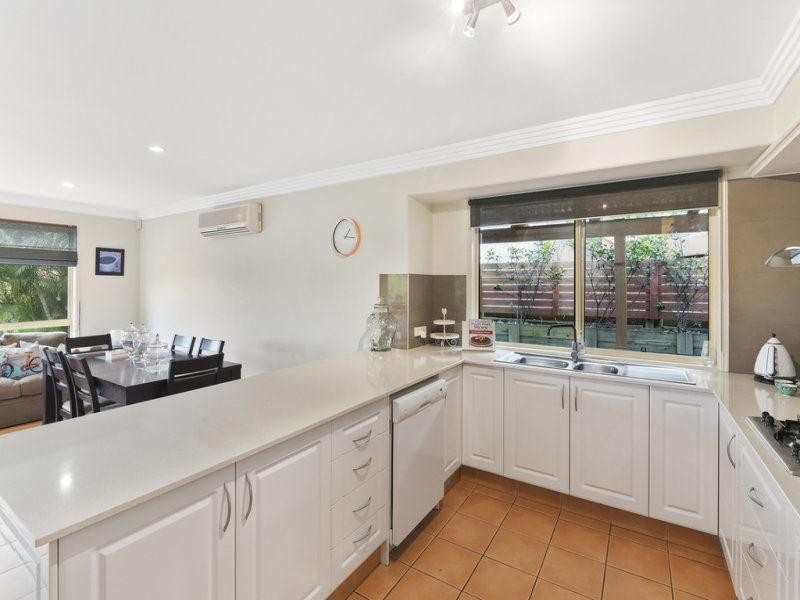 21 Forest Drive, Elanora QLD 4221