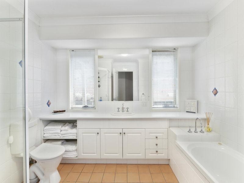 21 Forest Drive, Elanora QLD 4221