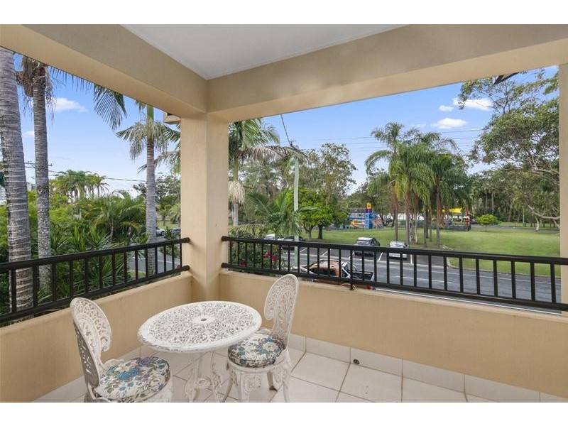 2/121 Laguna Avenue, Palm Beach QLD 4221