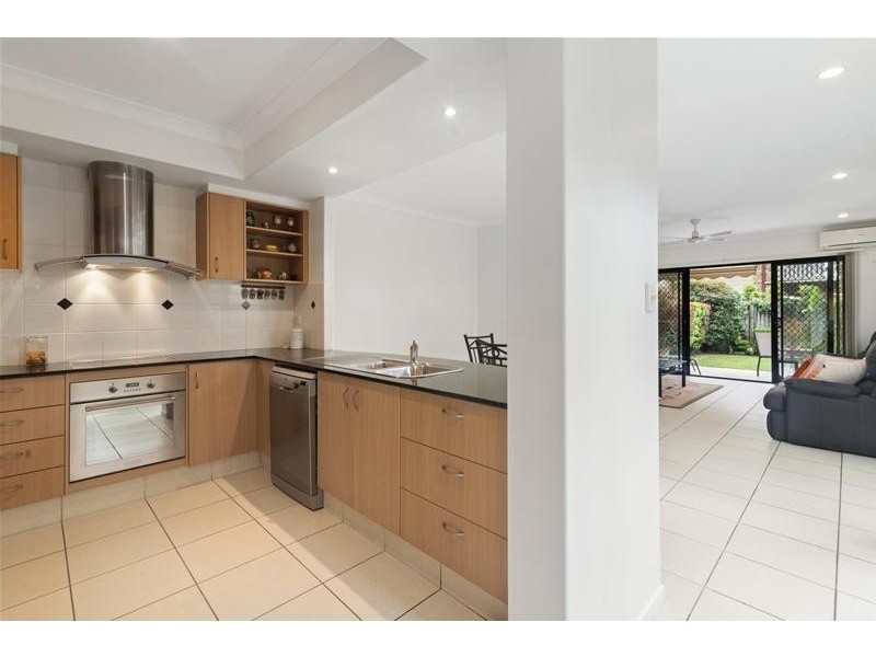 2/121 Laguna Avenue, Palm Beach QLD 4221