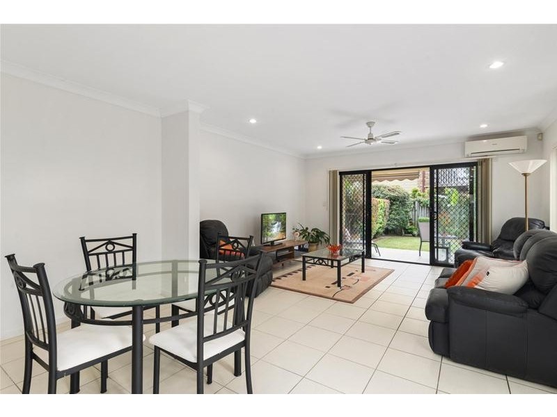 2/121 Laguna Avenue, Palm Beach QLD 4221
