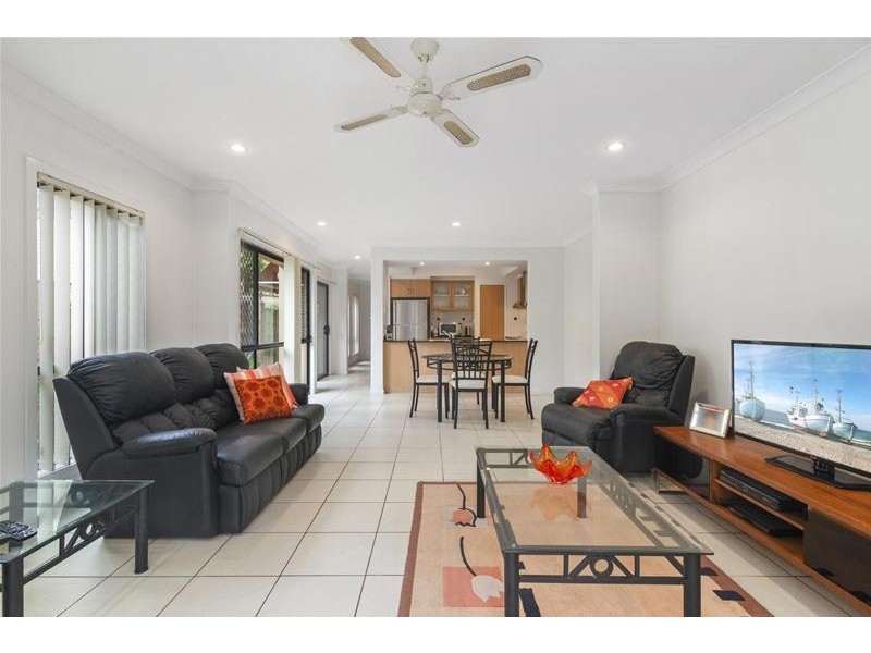 2/121 Laguna Avenue, Palm Beach QLD 4221