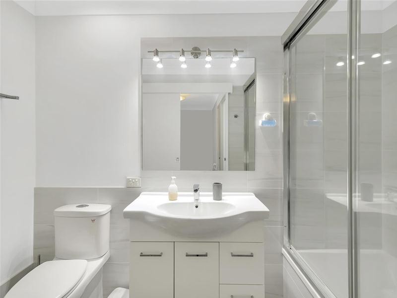 121/2-10 Coolgardie Street, Elanora QLD 4221