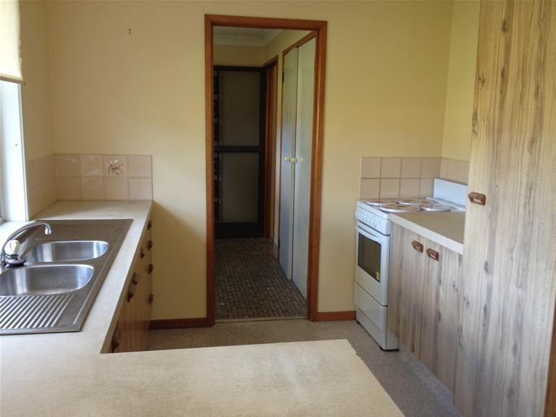 221 Nineteenth Avenue, Elanora QLD 4221