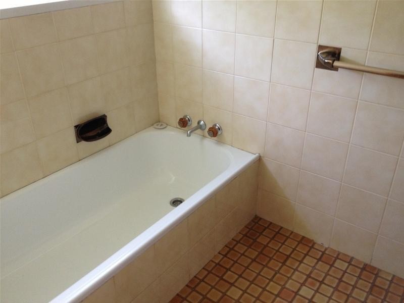 221 Nineteenth Avenue, Elanora QLD 4221