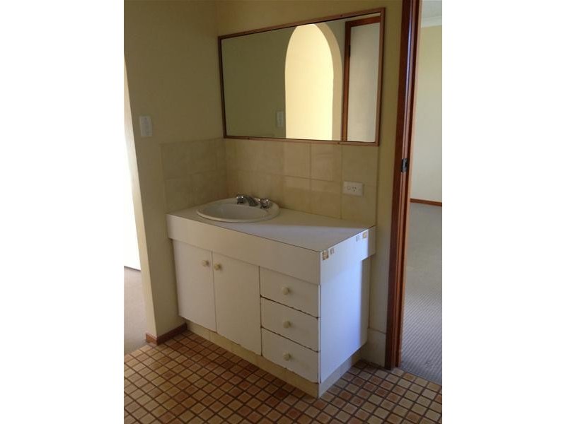 221 Nineteenth Avenue, Elanora QLD 4221