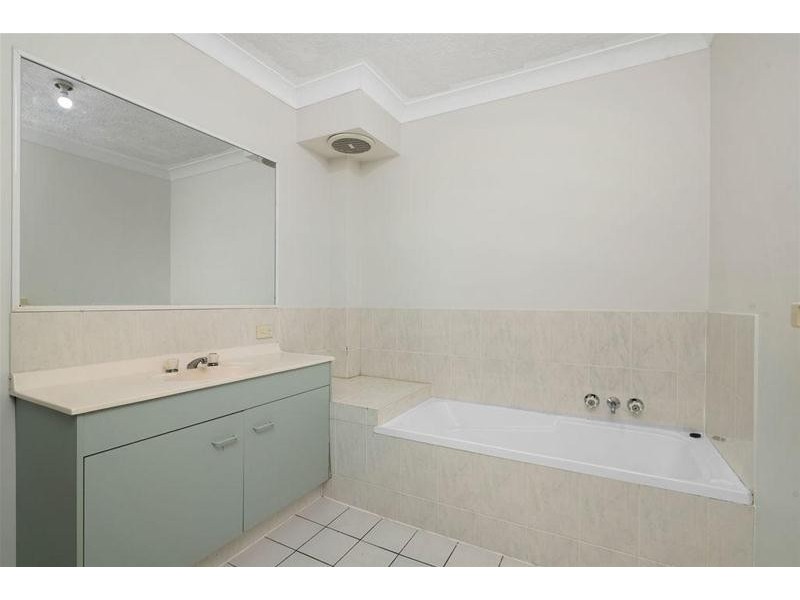 13/2 Simpsons Road, Currumbin Waters QLD 4223