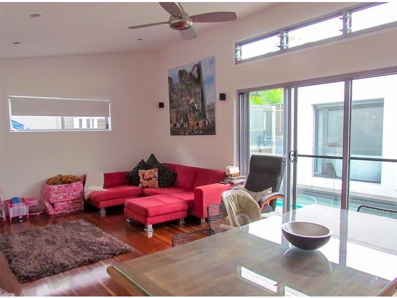 8 Alpha  Avenue, Currumbin QLD 4223