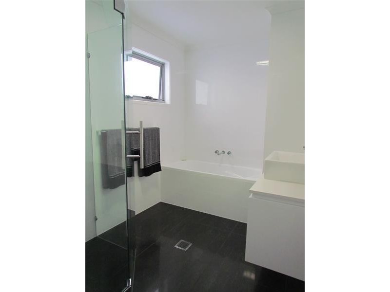 8 Alpha  Avenue, Currumbin QLD 4223