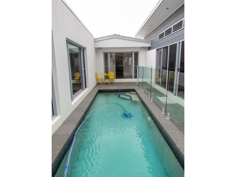 8 Alpha  Avenue, Currumbin QLD 4223