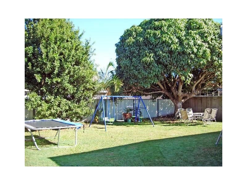 4 Bali Avenue, Palm Beach QLD 4221