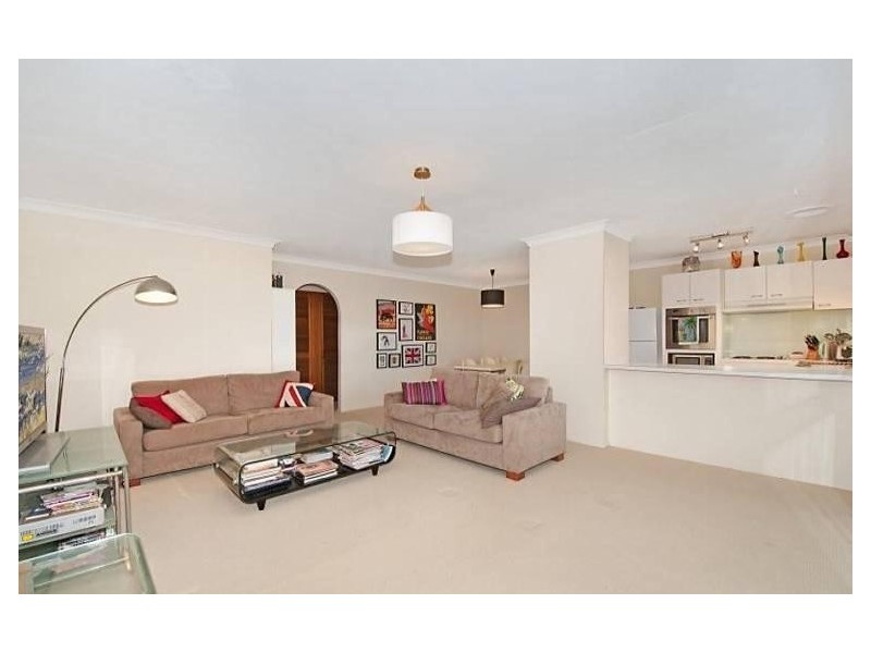 6/5 Lind Avenue, Palm Beach QLD 4221