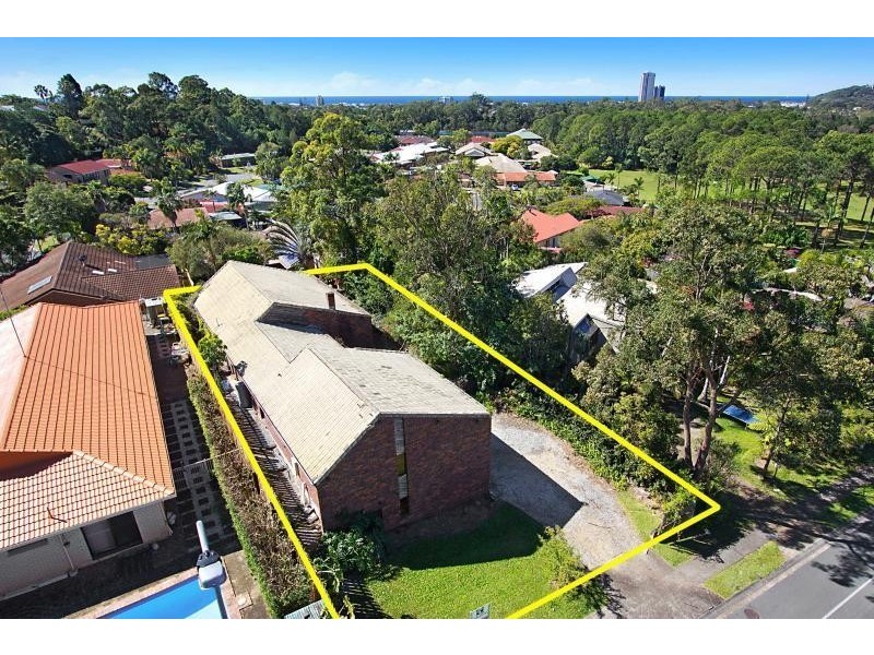 121 K P McGrath Drive, Elanora QLD 4221