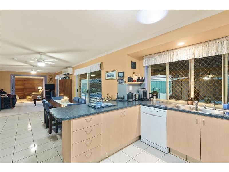 15 Damson Place, Elanora QLD 4221