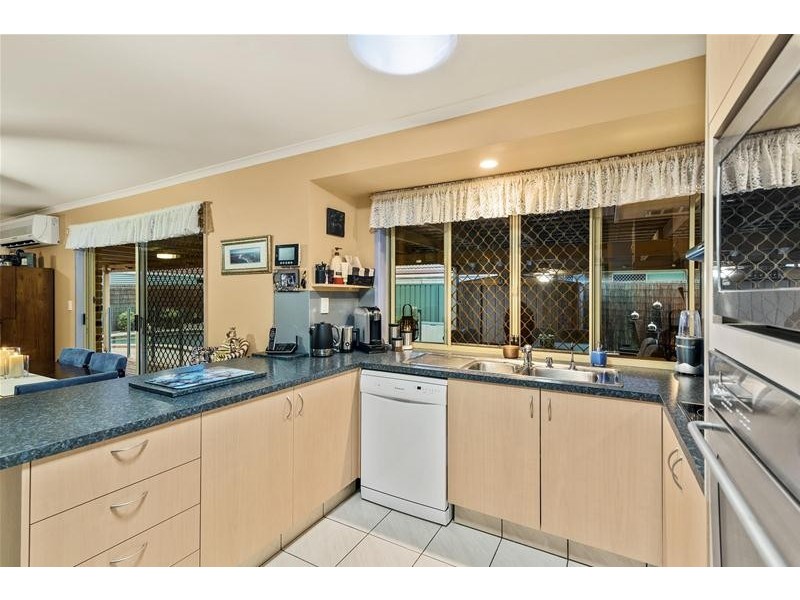 15 Damson Place, Elanora QLD 4221