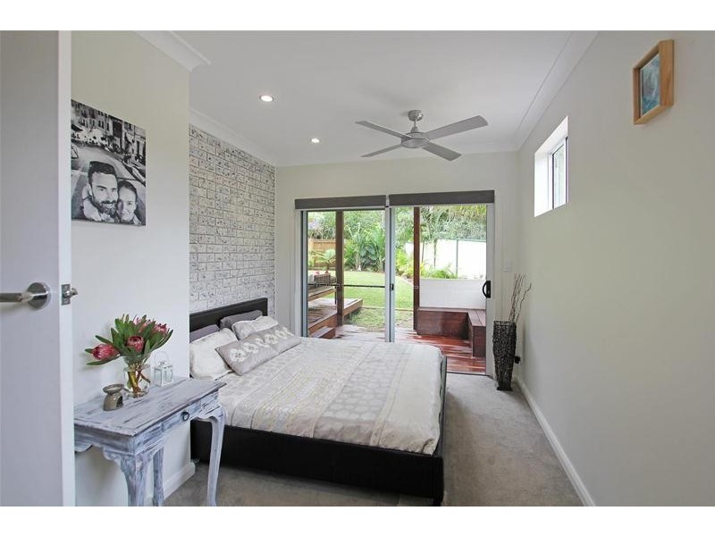 9 Glentrees  Grove, Currumbin Waters QLD 4223