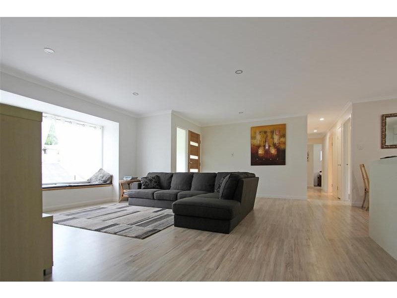 9 Glentrees  Grove, Currumbin Waters QLD 4223