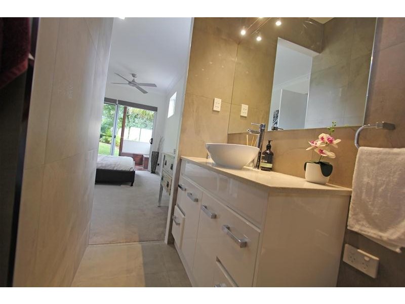 9 Glentrees  Grove, Currumbin Waters QLD 4223