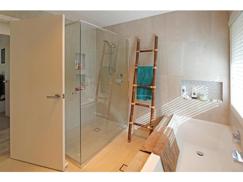 9 Glentrees  Grove, Currumbin Waters QLD 4223