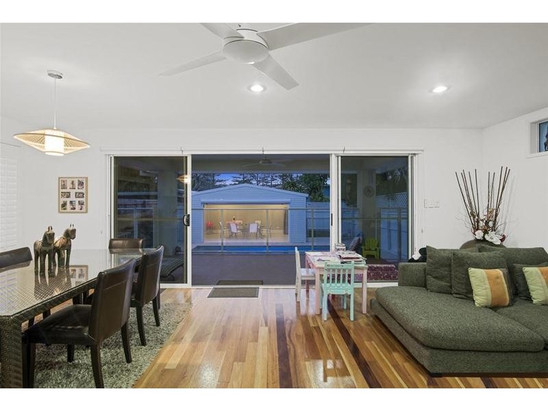 10 Twenty Third Avenue, Palm Beach QLD 4221