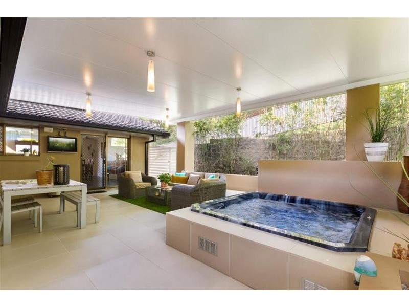 102 K P McGrath Drive, Elanora QLD 4221