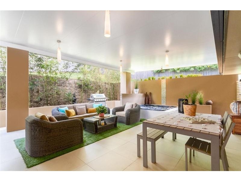 102 K P McGrath Drive, Elanora QLD 4221