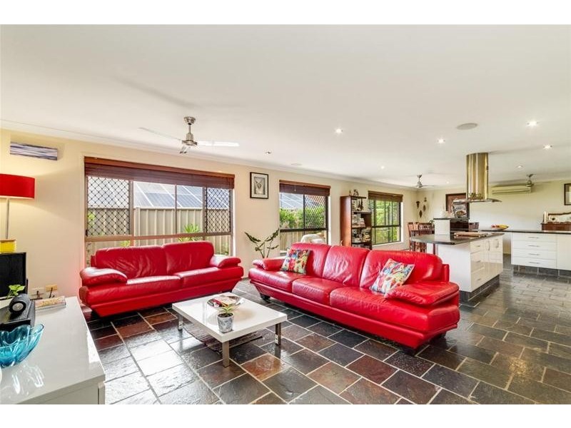 102 K P McGrath Drive, Elanora QLD 4221