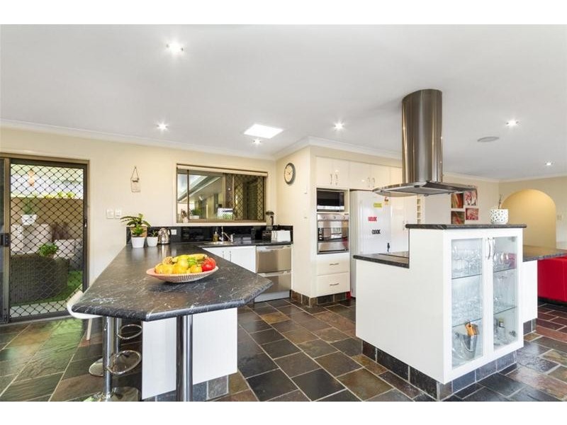 102 K P McGrath Drive, Elanora QLD 4221