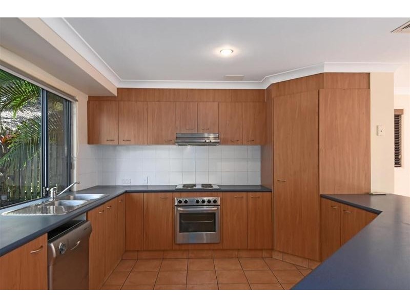 5/2 Karri Court, Burleigh Heads QLD 4220
