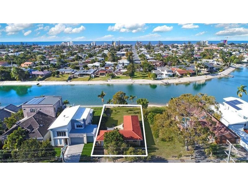 60 Mallawa Drive, Palm Beach QLD 4221