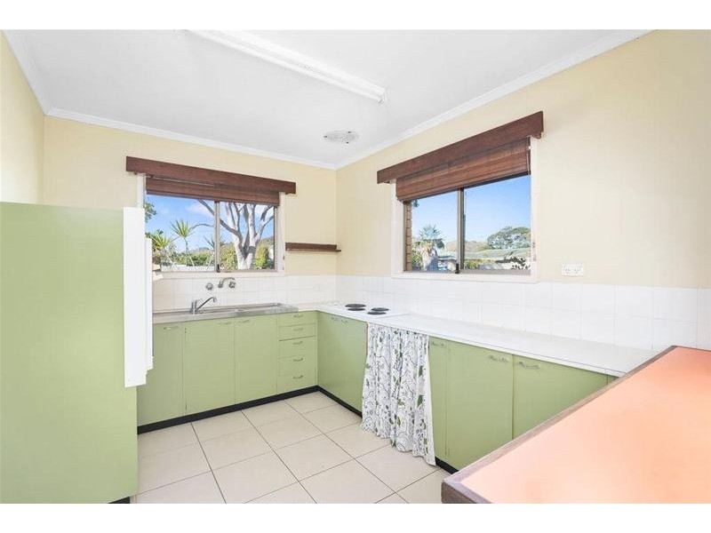 60 Mallawa Drive, Palm Beach QLD 4221