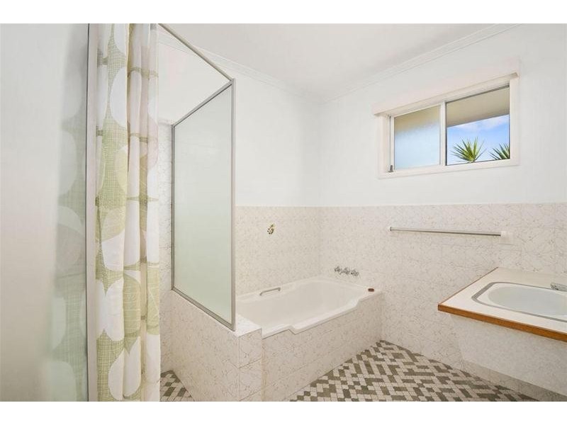 60 Mallawa Drive, Palm Beach QLD 4221