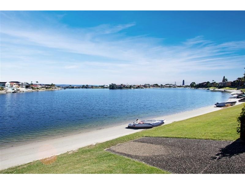 6/5 Jodie  Court, Mermaid Waters QLD 4218