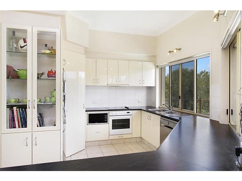 6 Nyoka Court, Elanora QLD 4221