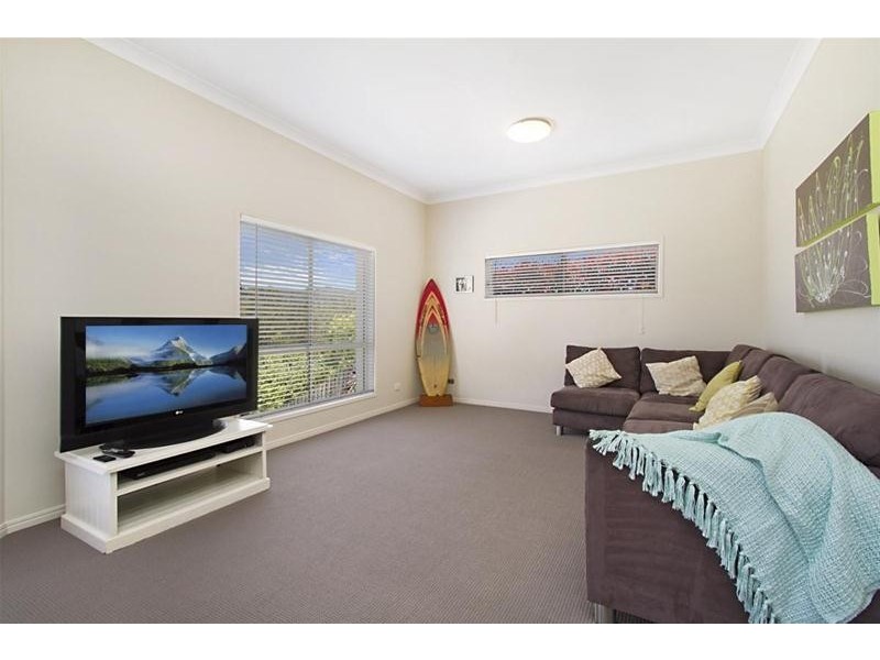 6 Nyoka Court, Elanora QLD 4221