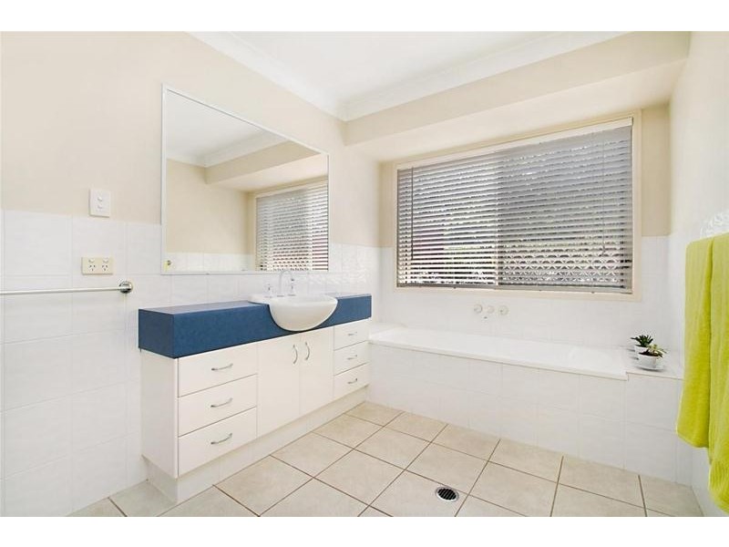 6 Nyoka Court, Elanora QLD 4221