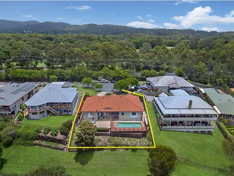 6 Nyoka Court, Elanora QLD 4221