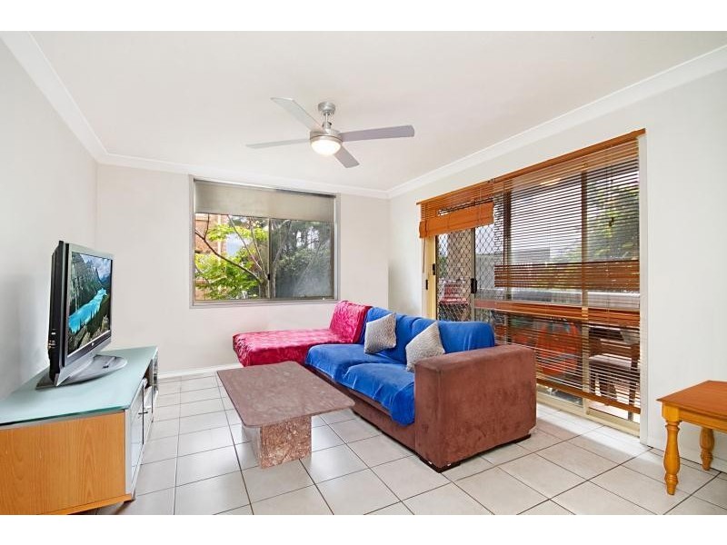 2/1 Rolan Court, Palm Beach QLD 4221