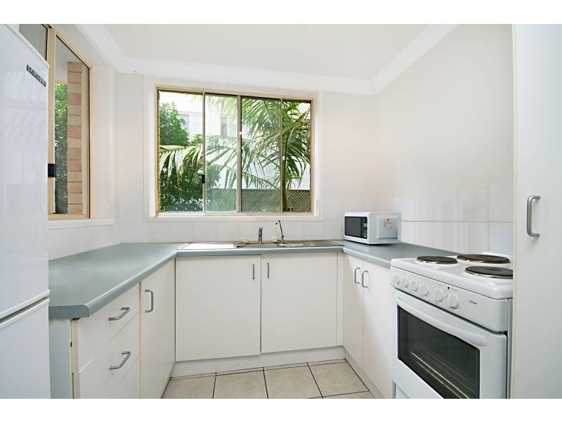 2/1 Rolan Court, Palm Beach QLD 4221