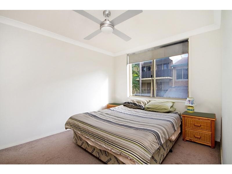 2/1 Rolan Court, Palm Beach QLD 4221