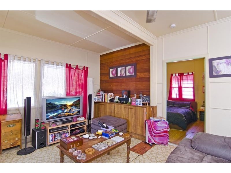 8 Twenty Fifth Avenue, Palm Beach QLD 4221