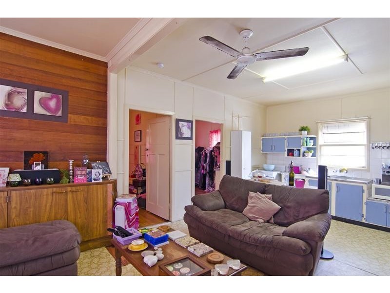 8 Twenty Fifth Avenue, Palm Beach QLD 4221