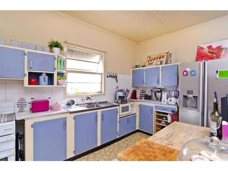 8 Twenty Fifth Avenue, Palm Beach QLD 4221