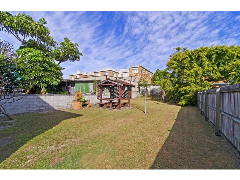 8 Twenty Fifth Avenue, Palm Beach QLD 4221