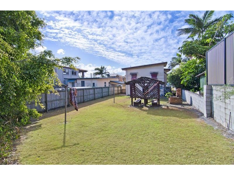 8 Twenty Fifth Avenue, Palm Beach QLD 4221
